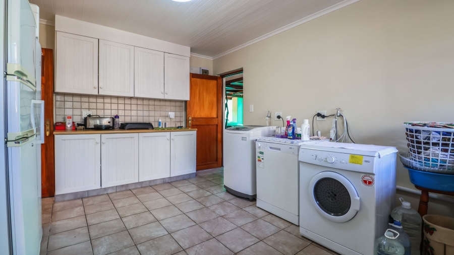 5 Bedroom Property for Sale in Stilbaai Wes Western Cape